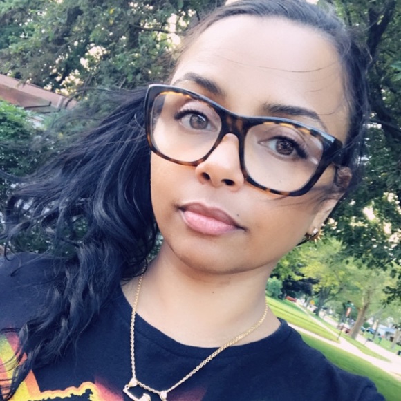 Meet your Posher, Lenette - Picture 4 of 5